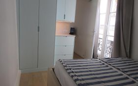 Bourg-La-Reine : Joli Appartement De 20 M²